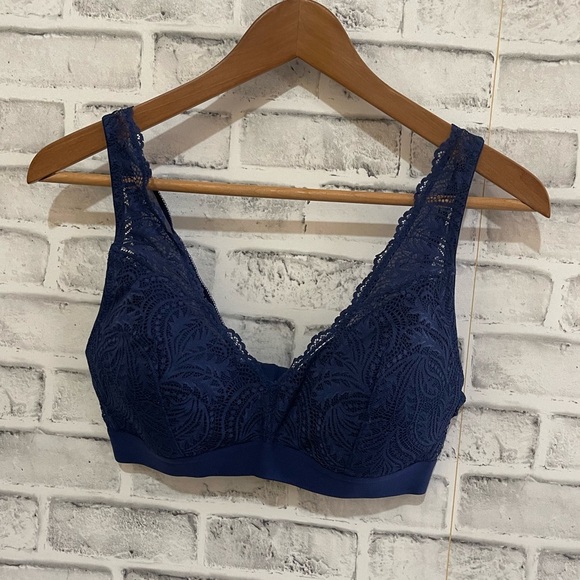 Women’s Bali dark blue lace wireless bra clasp back lightly padded Size Medium - Picture 1 of 5